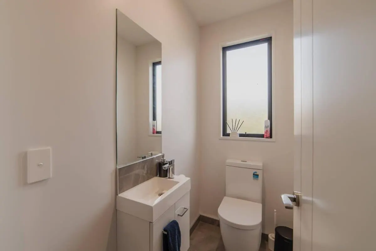 Дом отдыха Zenith Escapes Your Quintessential 4Br Haven Крайстчёрч Новая Зеландия