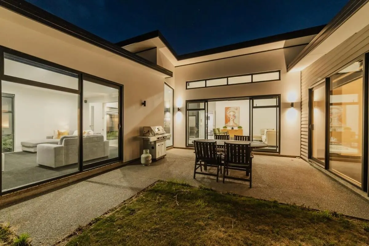 Zenith Escapes Your Quintessential 4Br Haven Крайстчёрч Новая Зеландия