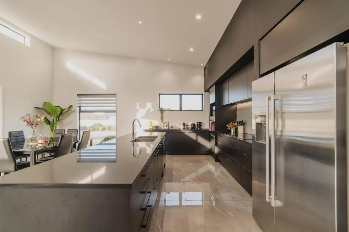 Zenith Escapes Your Quintessential 4Br Haven Крайстчёрч 0*,