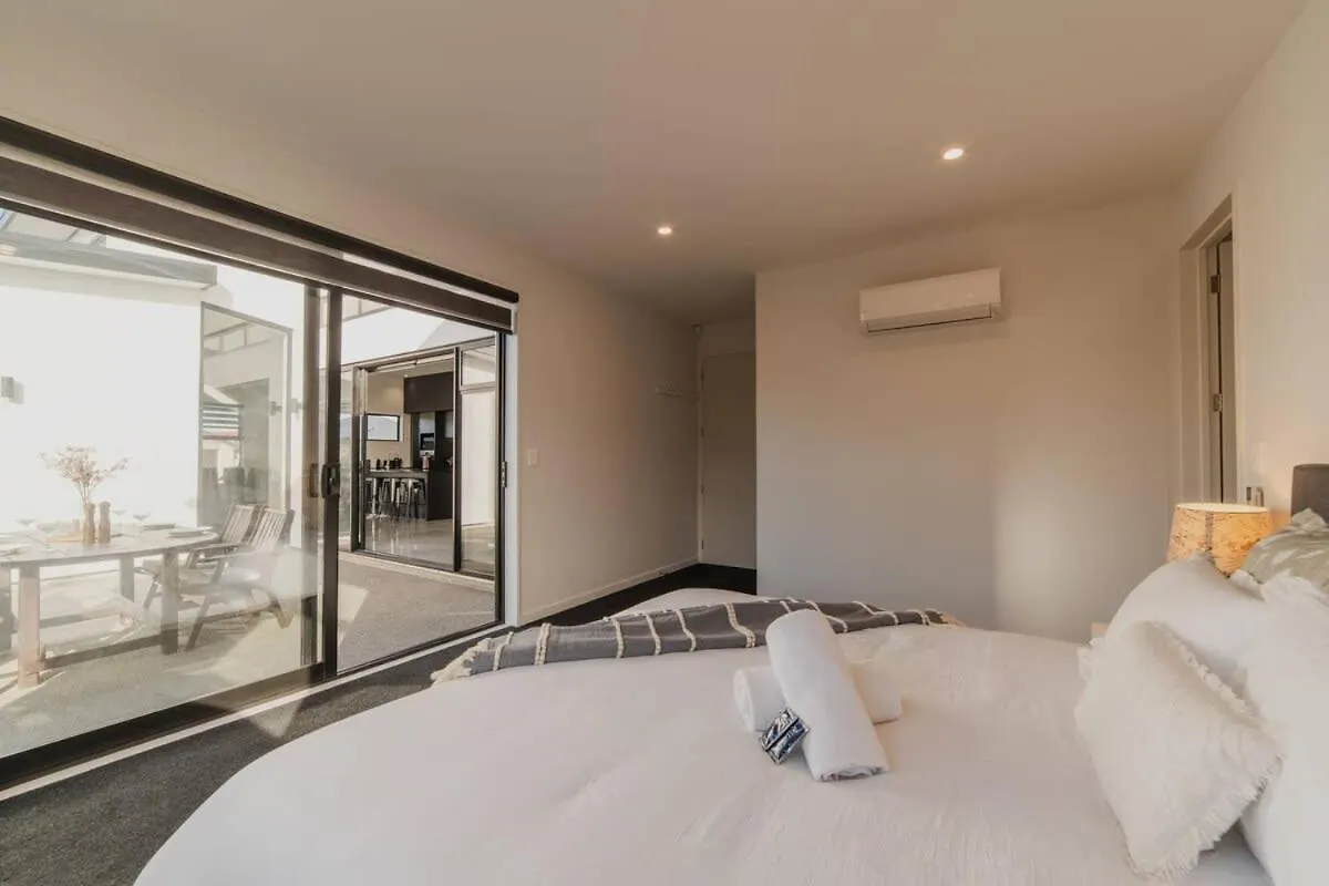 Дом отдыха Zenith Escapes Your Quintessential 4Br Haven Крайстчёрч Новая Зеландия