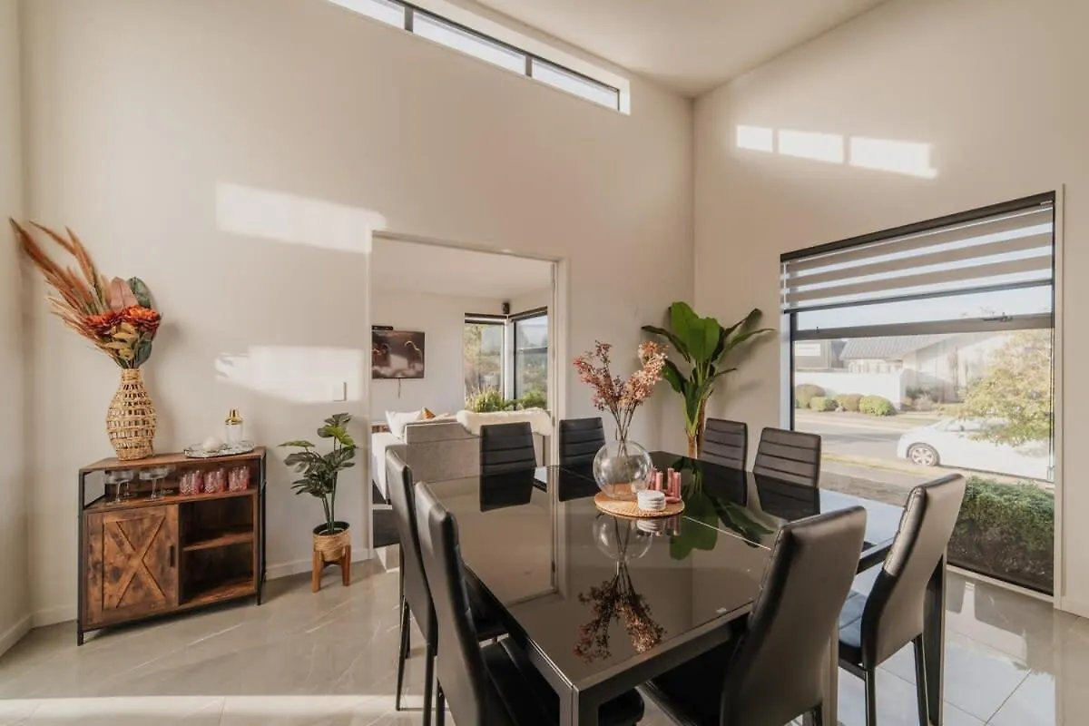 Дом отдыха Zenith Escapes Your Quintessential 4Br Haven Крайстчёрч Новая Зеландия