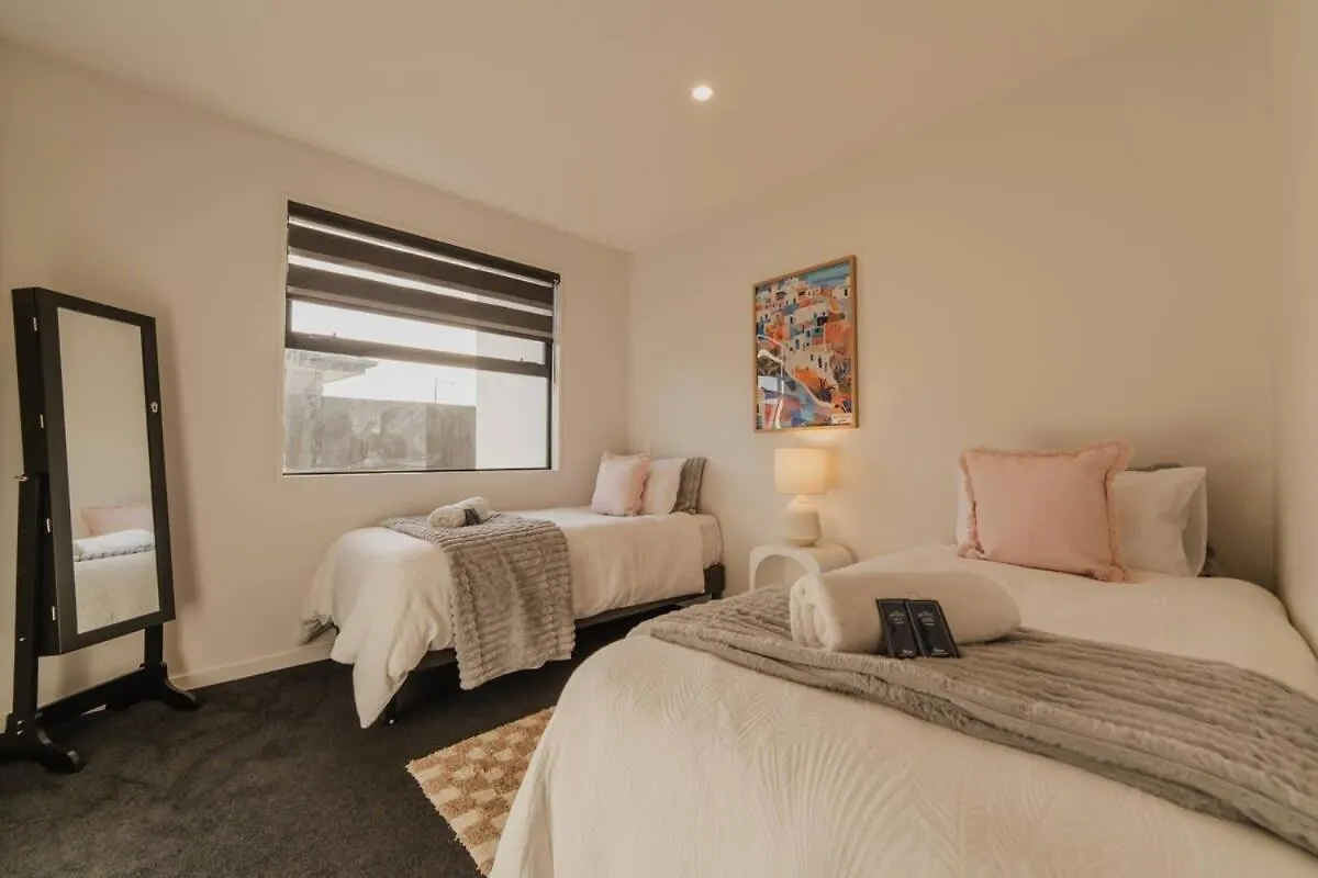 Zenith Escapes Your Quintessential 4Br Haven Крайстчёрч
