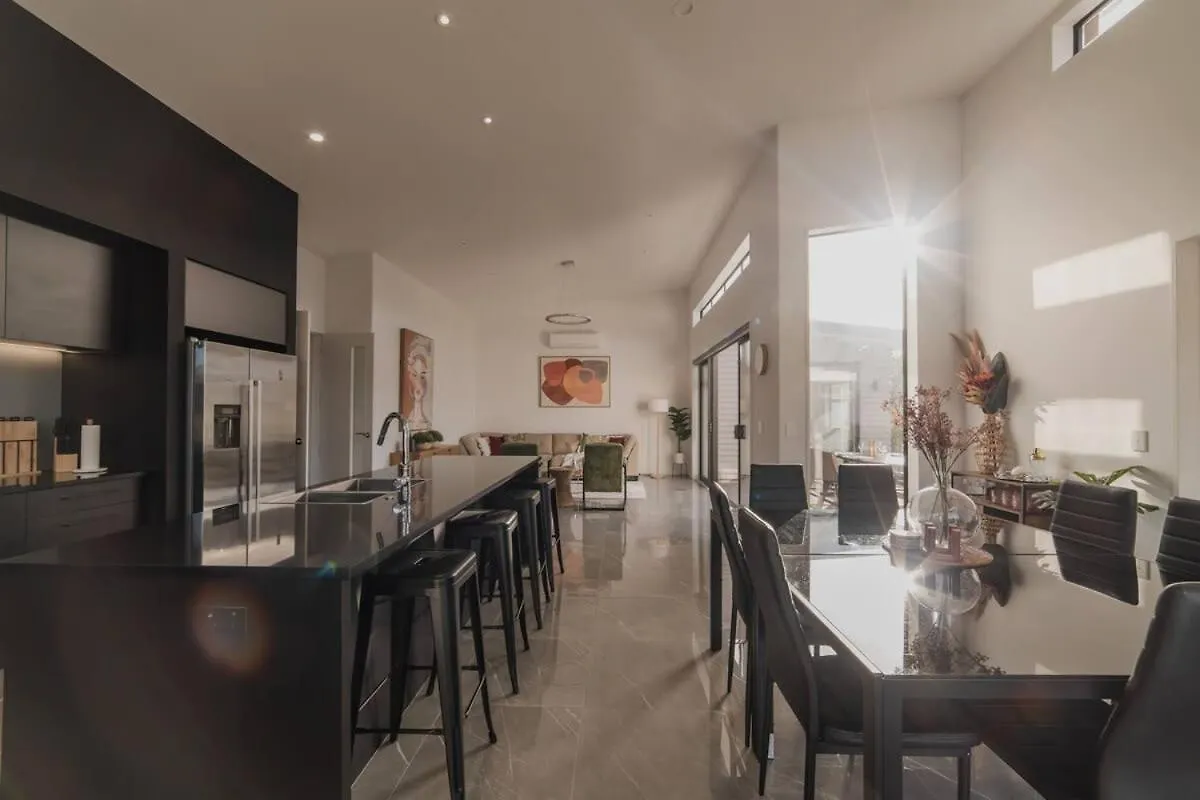 Zenith Escapes Your Quintessential 4Br Haven Крайстчёрч 0*,  Новая Зеландия