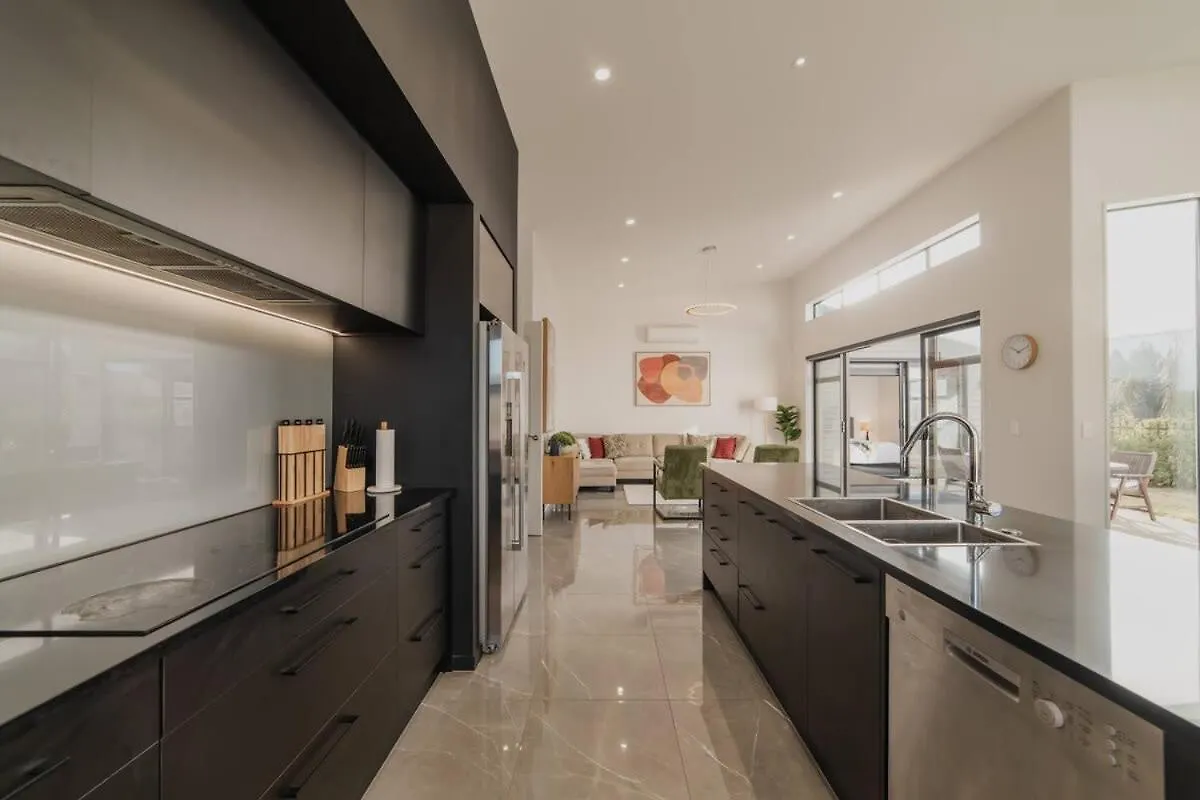 Zenith Escapes Your Quintessential 4Br Haven Крайстчёрч Новая Зеландия