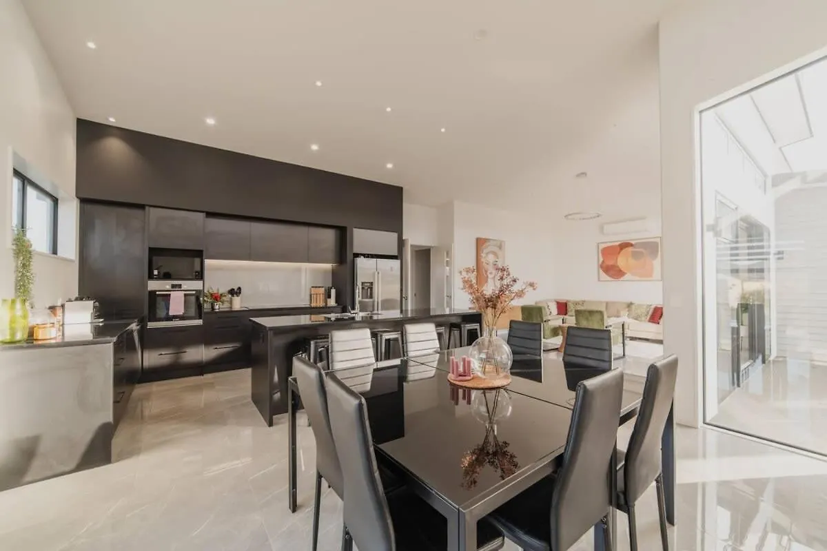 Zenith Escapes Your Quintessential 4Br Haven Крайстчёрч 0*,  Новая Зеландия